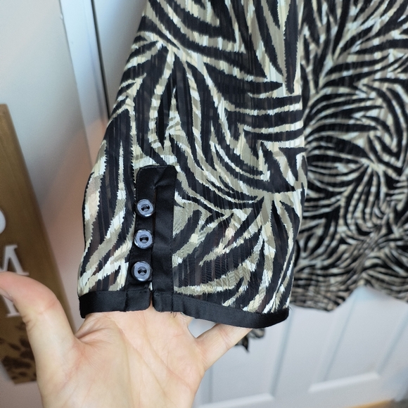 Maggie Barnes Blouse Sz 5X Semi Sheer Abstract Leaf Square Neck 3/4 Sleeve - Picture 4 of 8